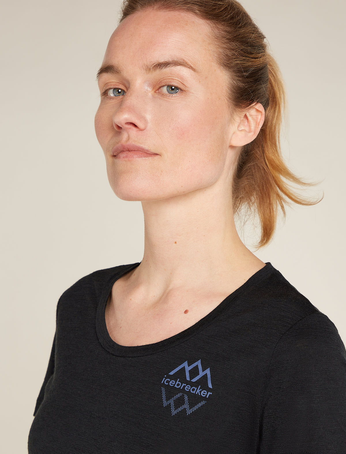 Women's Merino 150 Tech Lite Short Sleeve Scoop T-Shirt Icebreaker Logo Reflections  - 5