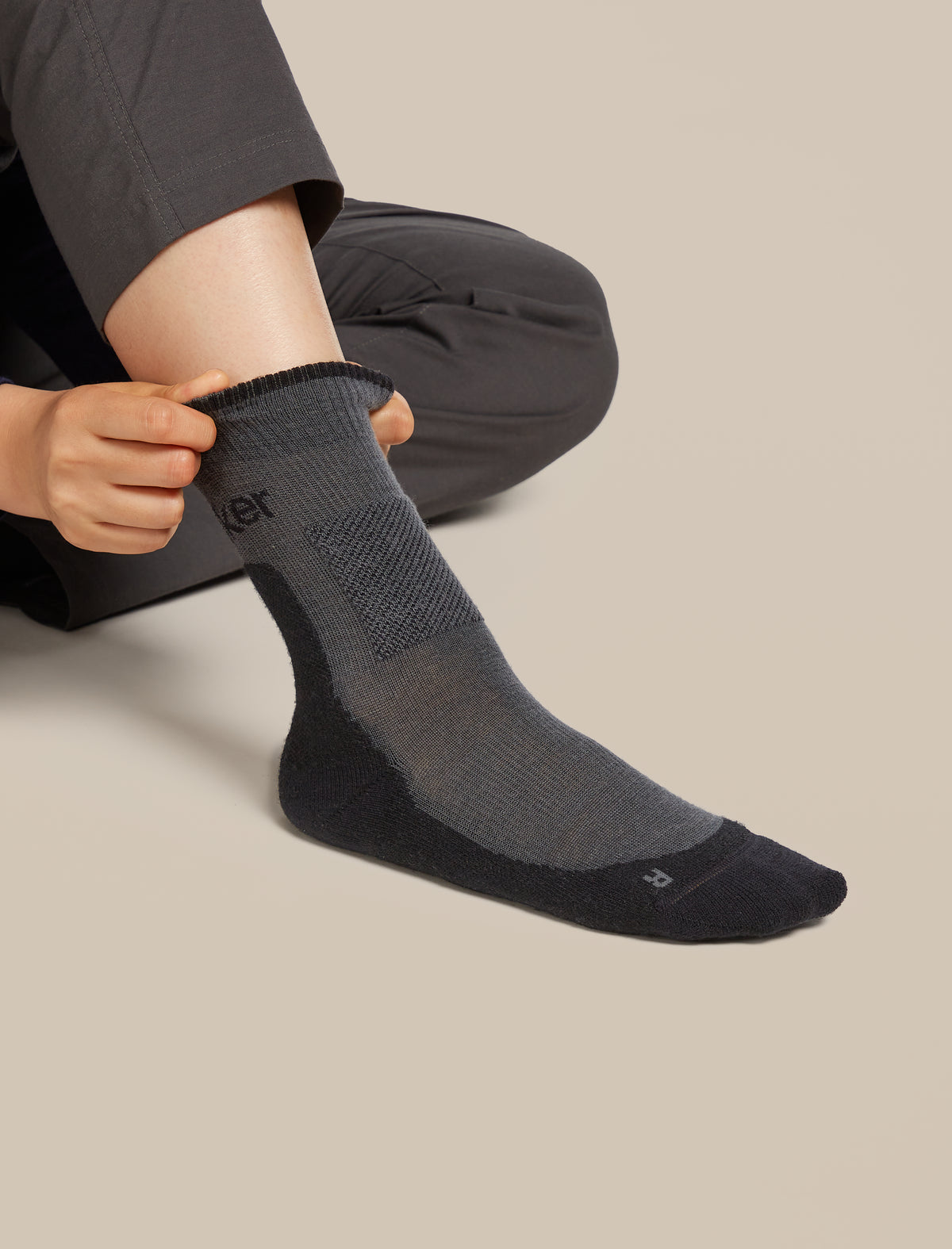 Women's Merino Hike+ Medium Crew Socks Obsidian/Black - 2