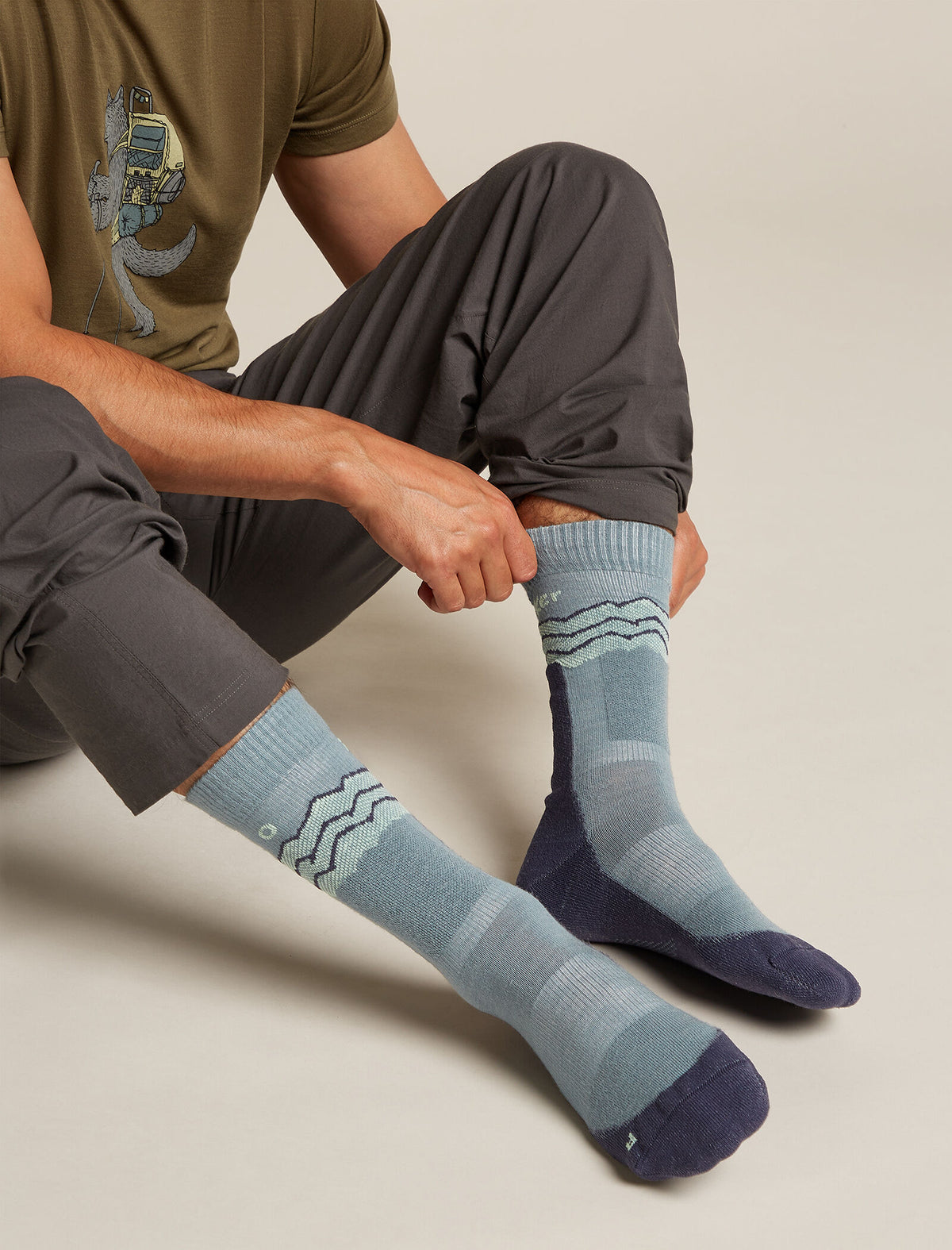 Men's Merino Hike+ Medium Crew Socks Across the Peaks  - 2