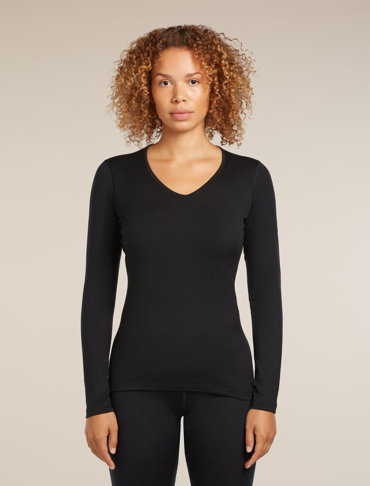 Women's Merino 200 Oasis Long Sleeve V Neck Thermal Top Black - 1